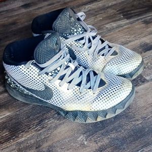 TWO PAIR Nike Kyrie Irving 1 basketball shoes/ TWO PAIRS